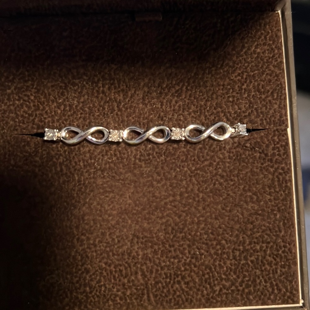 Adjustable bracelet